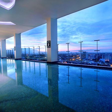 Aston Makassar Hotel & Convention Center Eksteriør bilde