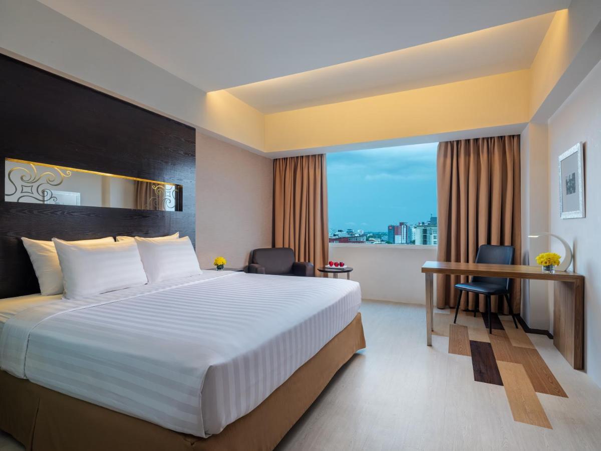 Aston Makassar Hotel & Convention Center Eksteriør bilde